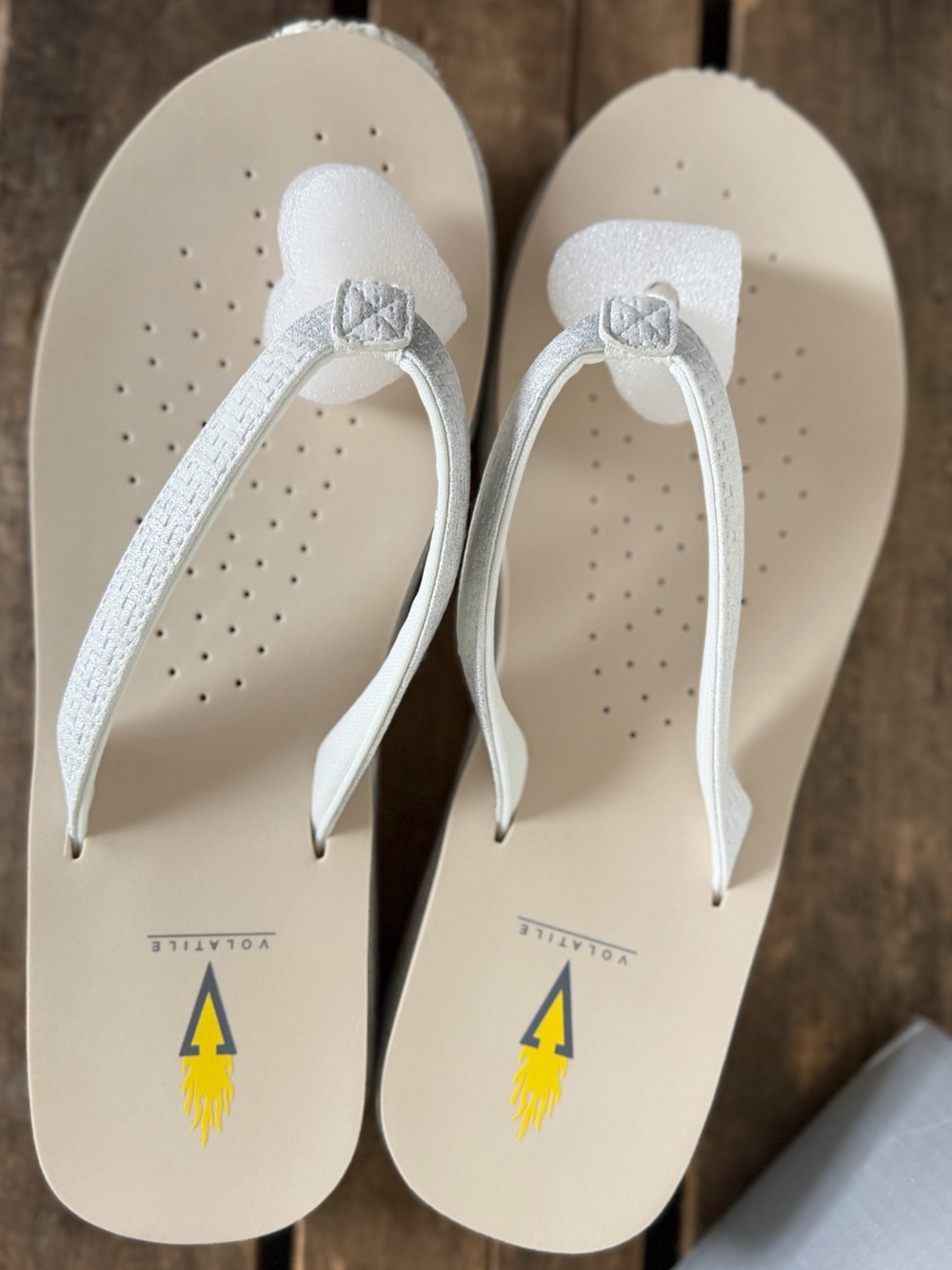 NIB VOLATILE - Untamed White Metallic Flip Flops Extra Support - After the Heels
